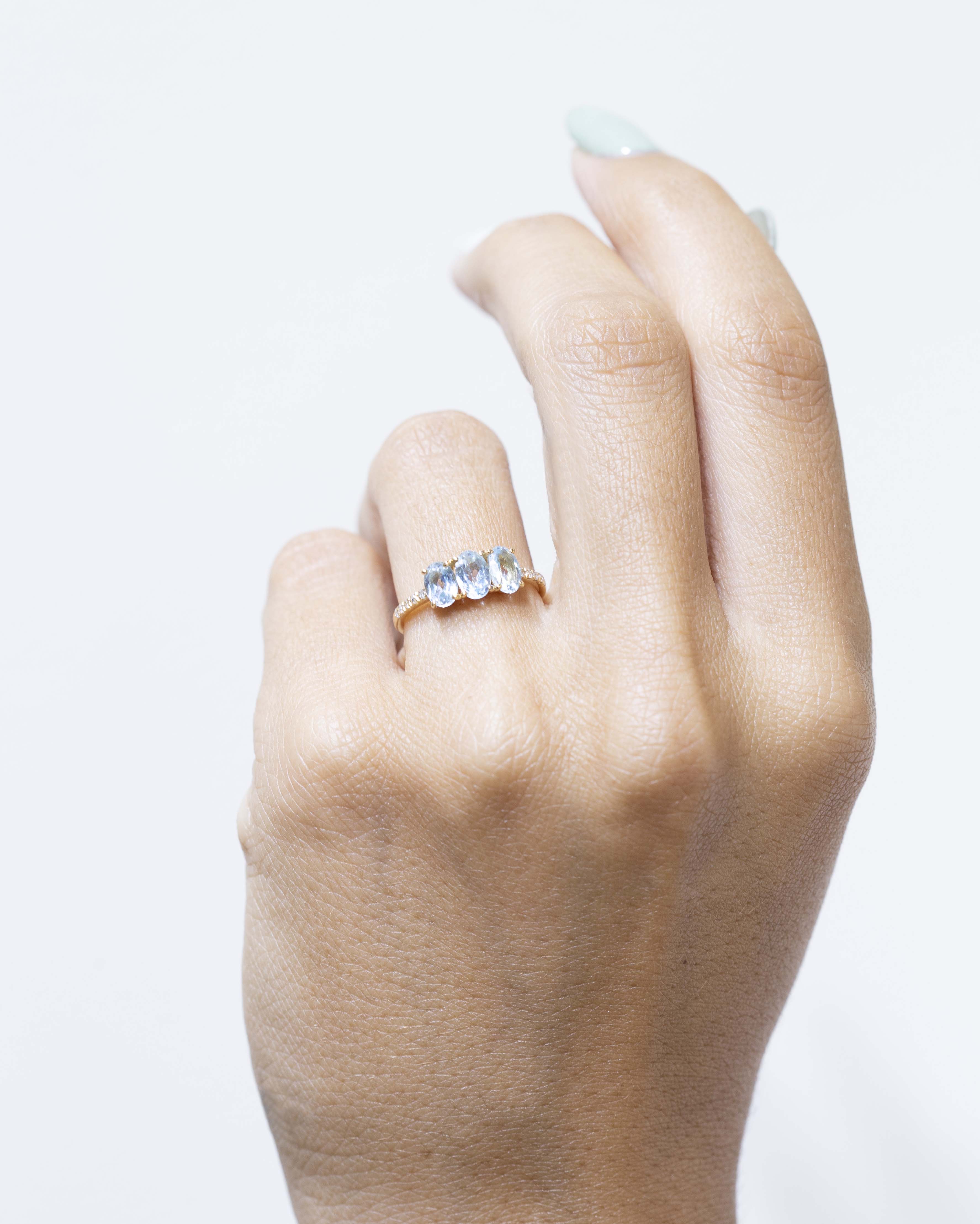 Anillo Es Cavallet topacio azul
