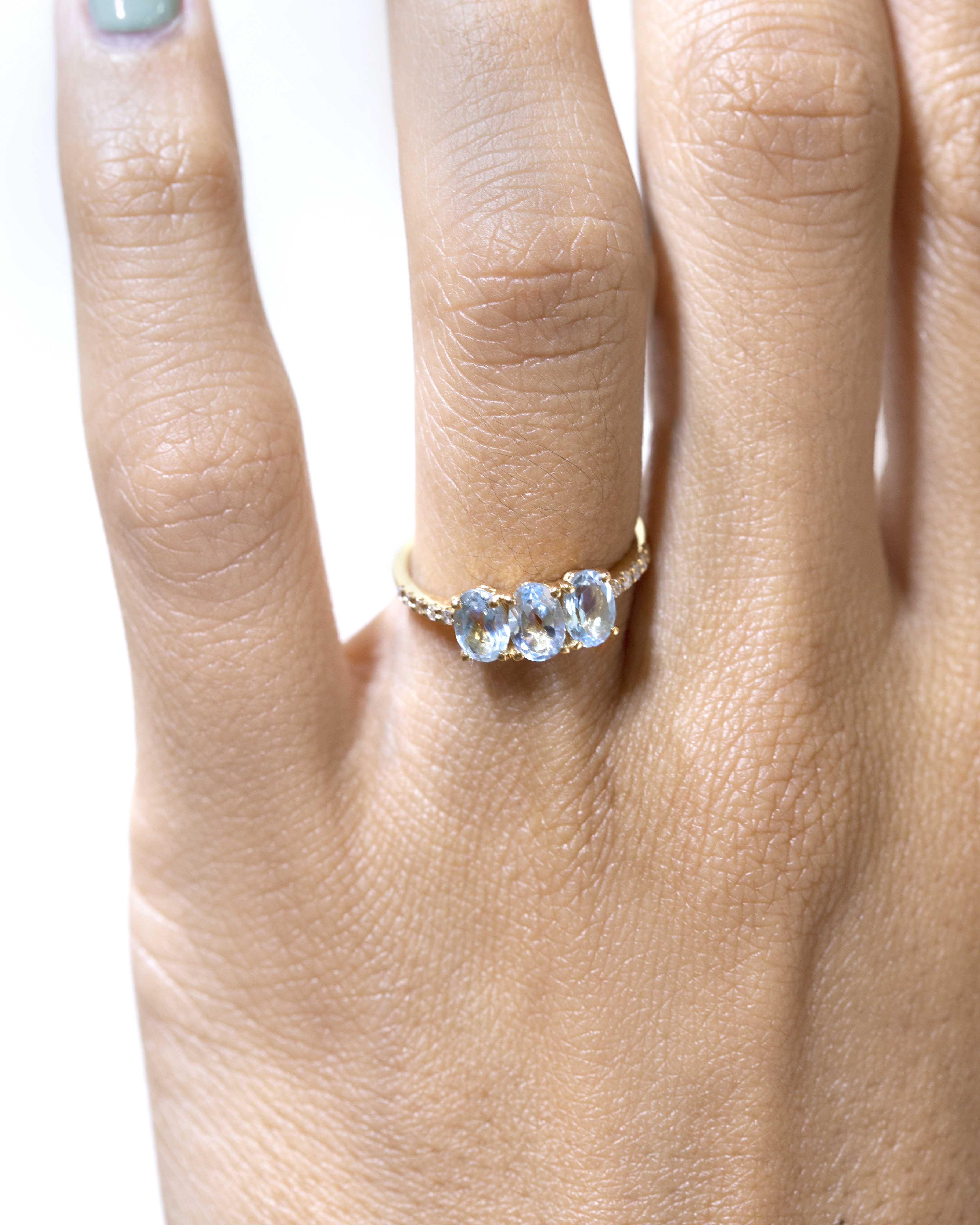 Anillo Es Cavallet topacio azul